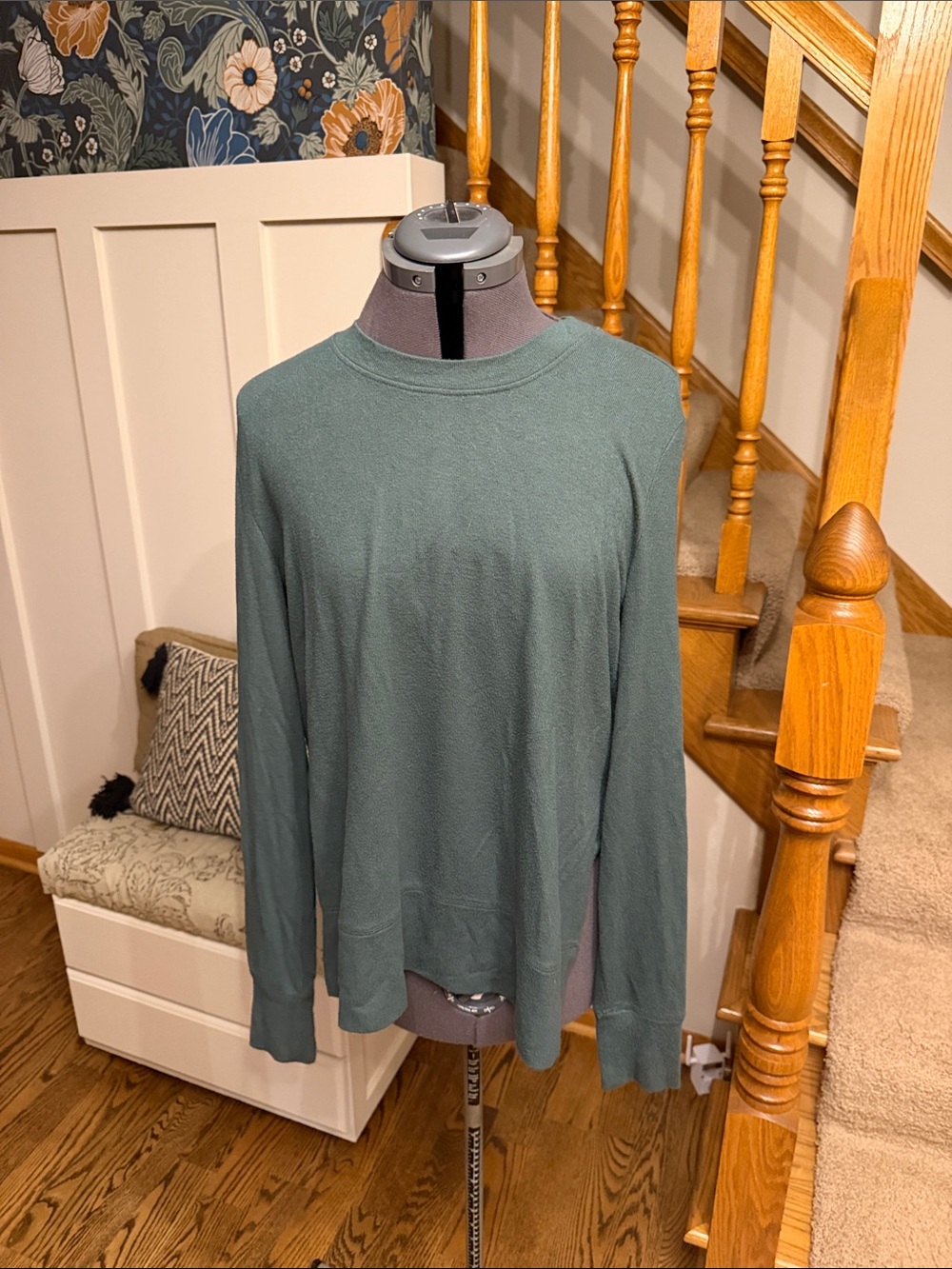 Long Sleeve Crewneck Top in Dark Green